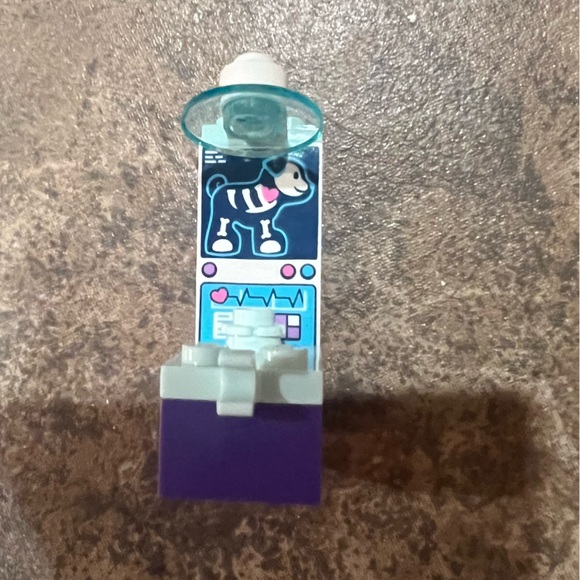 Lego Friends Emmas Mobile Vet Clinic - Picture 2 of 3